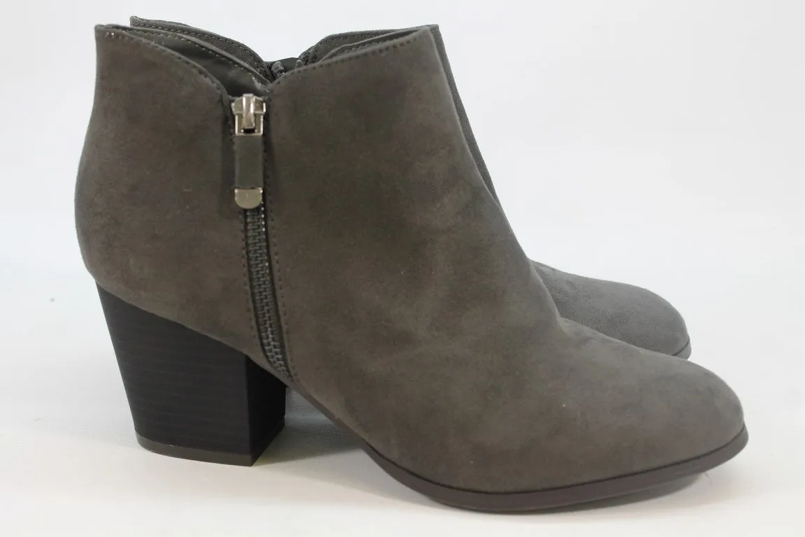 Style & Co. Masrinaa Women's Grey Boots 9M(ZAP9863)