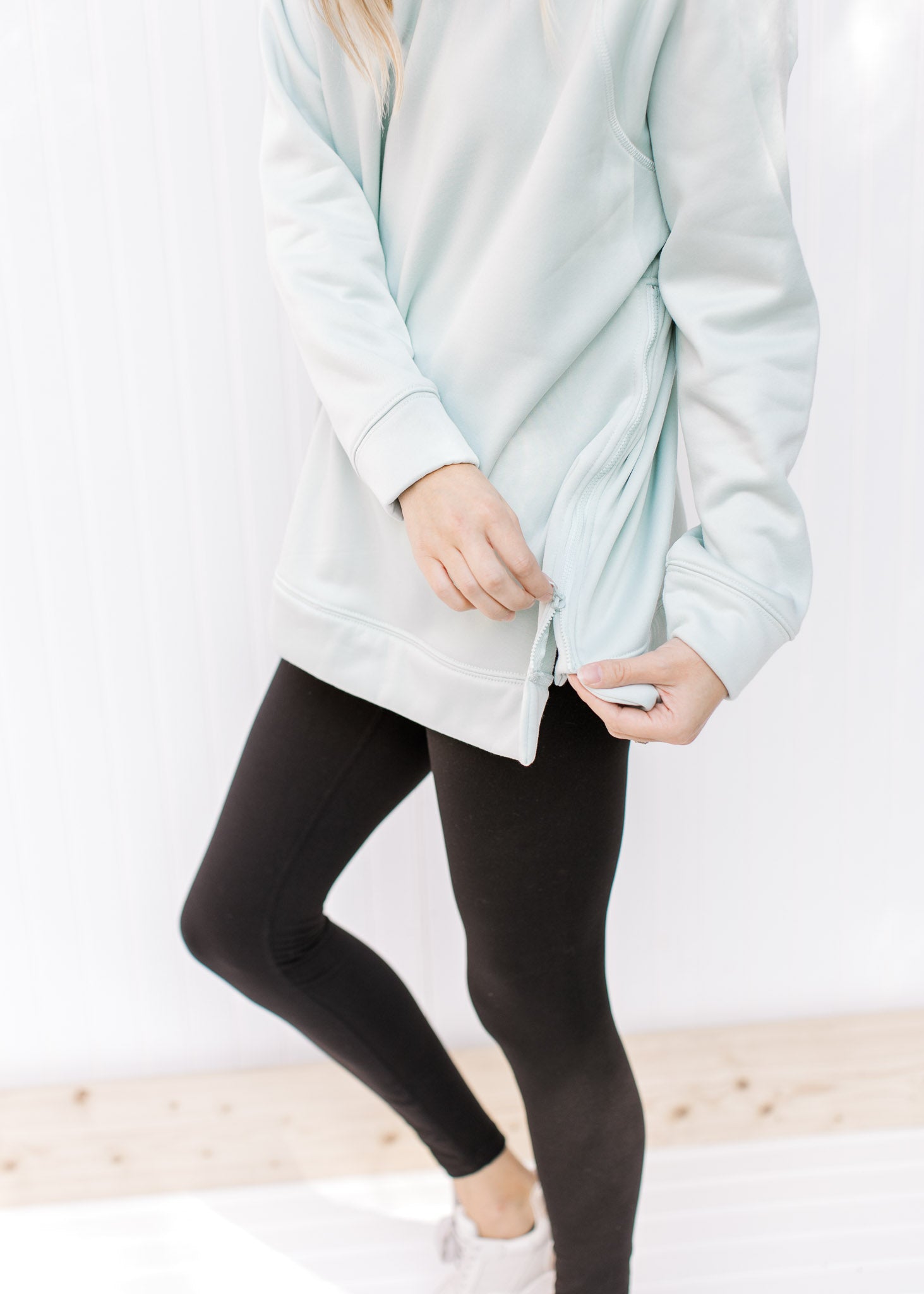 X Dawnes Zipper Sweatshirt in Mint